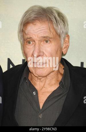 West Hollywood, Kalifornien, USA. Oktober 2024. Harrison Ford nimmt am 8. Oktober 2024 in West Hollywood, Kalifornien, an der Weltpremiere von Apple TV's „Shrinking“ im Pacific Design Center Teil. Quelle: Jeffrey Mayer/Media Punch/Alamy Live News Stockfoto