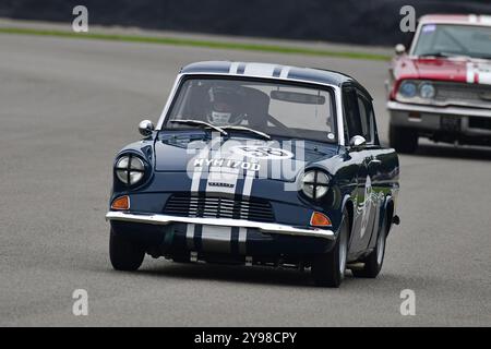 Darren Turner, Ford Anglia 105E, St Mary’s Trophy Race, zwei Qualifying-Sitzungen gefolgt von zwei 25-Minuten-Rennen mit zwei Fahrern am Wochenende, Th Stockfoto