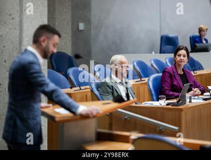 DEN HAAG - Stephan van Baarle (DENK), Zsolt Szabo, Staatssekretär für Beziehungen zum Königreich und Digitalisierung, und Judith Uitermark, Ministerin des Innern und der Beziehungen zum Königreich, während einer Debatte im Repräsentantenhaus über den Haushalt des Innern und die Beziehungen zum Königreich. ANP REMKO DE WAAL niederlande raus - belgien raus Stockfoto