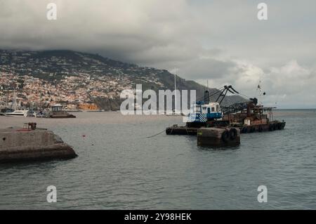 Panorama der Atlantikküste von der Stadt Funchal auf der Insel Madeira (Portugal) Stockfoto