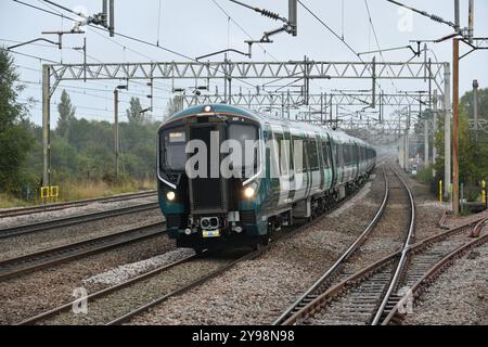 10 Wagen Alstom Aventra Class 730 Testlauf mit 730231 und 730230 als 2Q21 09:28 Crewe nach Nuneaton, der sich am 9. Oktober 24 Rugeley Trent Valley näherte Stockfoto