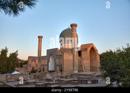 Die herrliche blaue Kuppel und die schmalen Minarette des Gur-e-Amir Mausoleums, der Begräbnisstätte des berühmten Eroberers Timur (Tamerlane), befindet sich in Samarkan Stockfoto