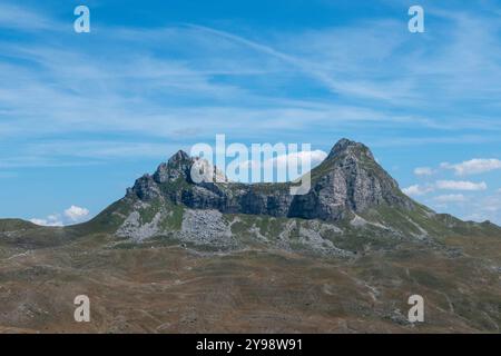 Durmitor, Montenegro, 7. August 2024. Landschaft des Durmitor-Nationalparks. Zwillingsgipfel der Sedlena Greda Stockfoto