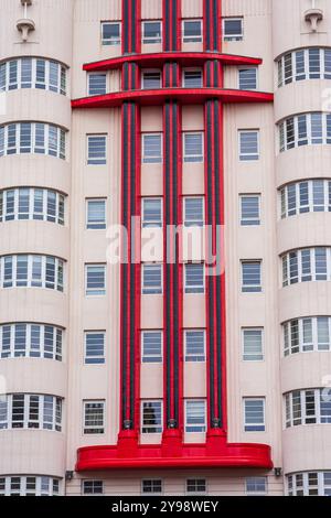 Baird Hall, ein Art-Deco-Gebäude an der Sauchiehall Street, wurde ursprünglich als Beresford Hotel erbaut, bietet aber jetzt Studentenunterkünfte in Glasgow Stockfoto