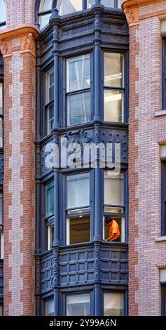 Das 1895 erbaute Ahrens Building wurde sorgfältig restauriert, um aufwendige polychrome Ziegelsteine und Terrakotta-Details zu präsentieren. Stockfoto