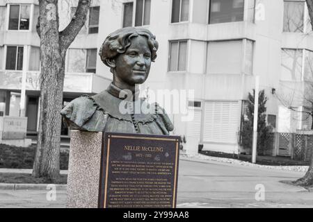 Edmonton, Kanada, 2. Mai 2024: Eine Büste der Pionierfeministin Nellie McClung auf dem Heritage Trail der Victoria Promenade Stockfoto