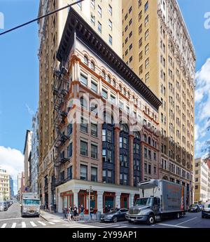 Das 1895 erbaute Ahrens Building wurde sorgfältig restauriert, um aufwendige polychrome Ziegelsteine und Terrakotta-Details zu präsentieren. Stockfoto