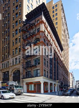 Das 1895 erbaute Ahrens Building wurde sorgfältig restauriert, um aufwendige polychrome Ziegelsteine und Terrakotta-Details zu präsentieren. Stockfoto