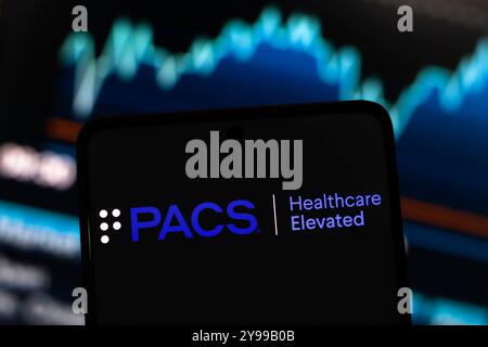September 2024, Paraguay. In dieser Abbildung wird das Logo der PACS Group, Inc. Auf einem Smartphone-Bildschirm angezeigt. Stockfoto