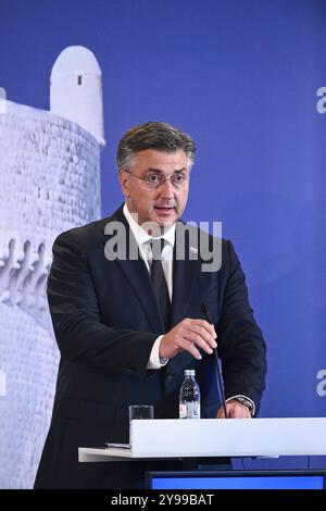 Zagreb, Hrvatska. Oktober 2024. Der kroatische Premierminister Andrej Plenkovic und der ukrainische Präsident Wolodymyr Zelenskiy sprechen auf einer Pressekonferenz während des dritten Treffens auf dem Gipfel Ukraine-Südosteuropa, der am 9. Oktober 2024 in Dubrovnik, Kroatien, stattfindet. Foto: Marko Lukunic/PIXSELL Credit: Pixsell/Alamy Live News Stockfoto