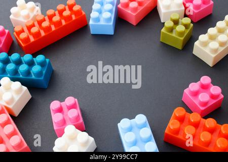 Bunte Puzzle-Blöcke zusammengefügt Stockfoto