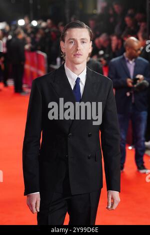 Harris Dickinson nimmt an der BFI London Film Festival Opening Night Gala des Dokumentarfilmemachers und Regisseurs Steve McQueen's Second World war Drama Blitz in der Royal Festival Hall im Southbank Centre in London Teil. Bilddatum: Mittwoch, 9. Oktober 2024. Stockfoto