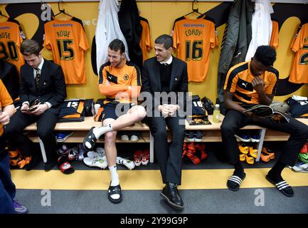 Wolverhampton Wanderers Fußballspieler Adam Le Fondre und Conor Coady in der Garderobe vor dem Spiel 27/02/2016 Sky Bet Championship - Wolverhampton Wandere Stockfoto