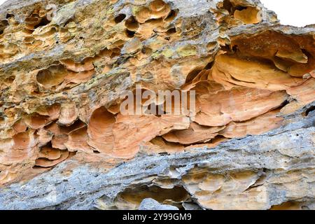 Isalo Massiv. Sandsteinfelsen mit Tafoni. Ranohira, Fianarantsoa, Region Ihorombe, Madagaskar. Stockfoto