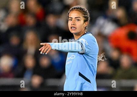 Mary Fowler von Manchester City Women gibt dem Team Anweisungen während des Spiels der UEFA Women's Champions League - Gruppe D - Manchester City gegen Barcelona im Manchester City Academy Stadium, Manchester, Großbritannien, 9. Oktober 2024 (Foto: Cody Froggatt/News Images) Stockfoto