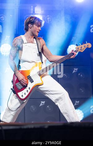 Dougie Poynter von McFly während ihres 21st Birthday Parties Konzerts im O2, London Stockfoto