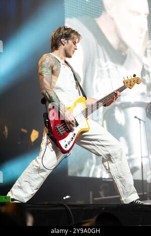 Dougie Poynter von McFly während ihres 21st Birthday Parties Konzerts im O2, London Stockfoto