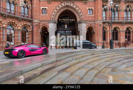 London, Großbritannien, 01.10.2024, Außenansicht des St. Pancras Renaissance Hotel London Stockfoto