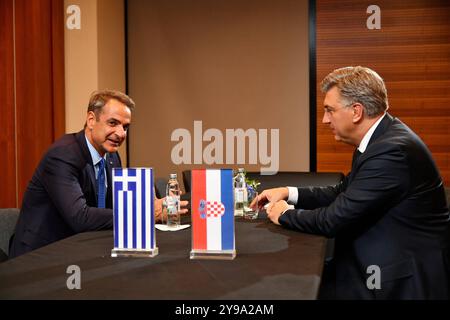 Kroatien, Dubrovnik, 091024. Treffen auf dem Gipfel der Ukraine - Südosteuropa in Dubrovnik. Nach dem Gipfeltreffen hielt Premierminister Andrej Plenkovic mehrere bilaterale Treffen ab. Auf dem Foto: Treffen von Premierminister Andrej Plenkovic mit dem griechischen Premierminister Kyriakos Mitsotakis. Foto: Bozo Radic / CROPIX Dubrovnik Kroatien Copyright: XxBozoxRadicx bilateralni sastanak16-091024 Stockfoto