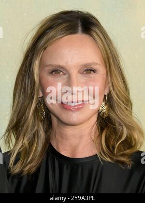 Oktober 2024, West Hollywood, Kalifornien, USA: 08. Oktober 2024 - Beverly Hills, Kalifornien - Calista Flockhart. Weltpremiere der Apple TV+-Serie â€œShrinkingâ œ Saison 2 im Pacific Design Center. (Credit Image: © Billy Bennight/ZUMA Press Wire) NUR REDAKTIONELLE VERWENDUNG! Nicht für kommerzielle ZWECKE! Stockfoto