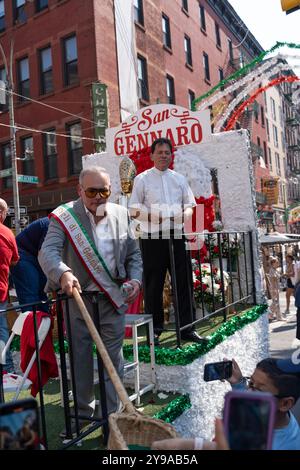 Die jährliche Festival-Parade von San Gennaro in der Canal Street und Mulberry Street in New York City Stockfoto