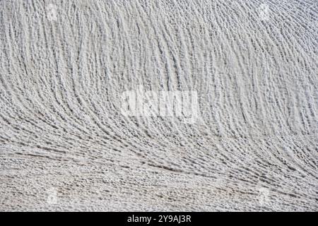 Schnee mit schmelzenden Rillen auf einem Gletscher, Glacier du Tour, Chamonix, Haute-Savoie, Frankreich, Europa Stockfoto