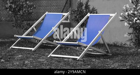 Beach Lounge im Garten Stockfoto