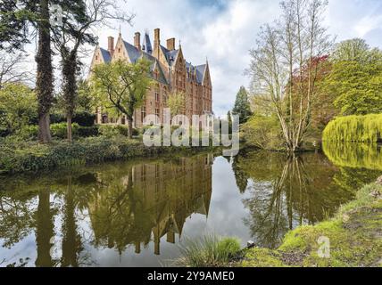 Loppem Castle ist eine Burg in Loppem in der Gemeinde Zedelgem, in der Nähe von Brügge in Westflandern, in der flämischen Region Belgien Stockfoto