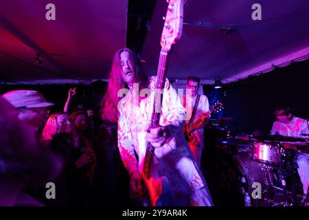 Newcastle, UK - Redd Kross tritt am 9. Oktober 2024 im Rahmen ihrer aktuellen Europatournee in den Cumberland Arms in Newcastle auf. Quelle: Jill O'Donnell/Alamy Live News Stockfoto