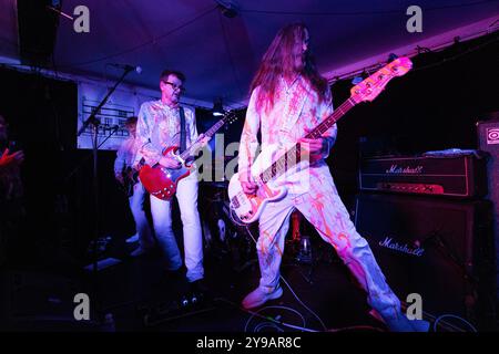 Newcastle, UK - Redd Kross tritt am 9. Oktober 2024 im Rahmen ihrer aktuellen Europatournee in den Cumberland Arms in Newcastle auf. Quelle: Jill O'Donnell/Alamy Live News Stockfoto