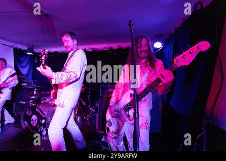 Newcastle, UK - Redd Kross tritt am 9. Oktober 2024 im Rahmen ihrer aktuellen Europatournee in den Cumberland Arms in Newcastle auf. Quelle: Jill O'Donnell/Alamy Live News Stockfoto