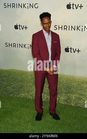 West Hollywood, Kalifornien, USA. Oktober 2024. Edgar Blackmon nimmt am 8. Oktober 2024 in West Hollywood, Kalifornien, an der zweiten Staffel von Apple TV’s „Shrinking“ im Pacific Design Center Teil. Quelle: Jeffrey Mayer/Media Punch/Alamy Live News Stockfoto