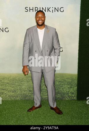 West Hollywood, Kalifornien, USA. Oktober 2024. Luke Tennie nimmt am 08. Oktober 2024 in West Hollywood, Kalifornien, an der zweiten Staffel von Apple TV’s „Shrinking“ im Pacific Design Center Teil. Quelle: Jeffrey Mayer/Media Punch/Alamy Live News Stockfoto