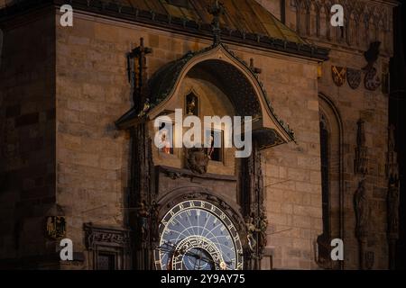 Teil der astronomischen Uhr in der Prager Altstadt am Abend. Blick auf die astronomische Uhr, Prag. Stockfoto