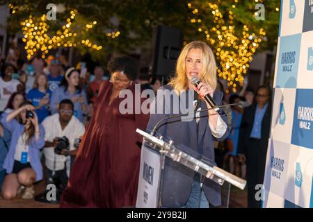 CANTON, GEORGIA – 09. Oktober: Schauspielerin und Aktivistin Julia Roberts spricht während der Reproduktionsfreiheitskundgebung von Harris im Cherokee County am 9. Oktober 2024 in Canton. (Foto: Phil Mistry / PHIL FOTO) Credit: Phil Mistry/Alamy Live News Stockfoto