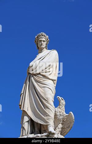 Statue von Dante Alighieri vor der Basilika Santa Croce in Florenz Italien Stockfoto