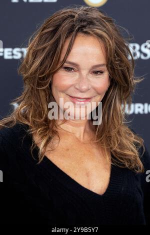 Jennifer Grey bei der Premiere des Kinofilms A Real Pain auf dem 20. Zürich Filmfestival 2024 im Corso 1. Zürich, 09.10.2024 *** Jennifer Grey bei der Premiere des Spielfilms A Real Pain beim 20 Zurich Film Festival 2024 im Corso 1 Zürich, 09 10 2024 Foto:XA.xRaemyx/xFuturexImagex Pain 4013 Stockfoto