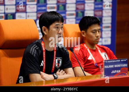 King Abdullah Sports City Stadium, Dschidda, Saudi-Arabien. Oktober 2024. Hajime Moriyasu, Wataru Endo (JPN), 9. Oktober 2024 - Fußball/Fußball : Japan-Cheftrainer Hajime Moriyasu und Wataru Endo nehmen an einer Pressekonferenz der FIFA-Weltmeisterschaft 2026 im Finale der Asiatischen Qualifikationsrunde Gruppe C gegen Saudi-Arabien im King Abdullah Sports City Stadium in Jeddah Teil. Quelle: AFLO/Alamy Live News Stockfoto