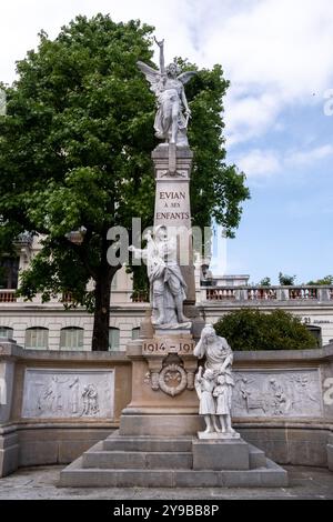 Gedenkstätte zum Ersten Weltkrieg in Evian les Bains in den Alpen im Departement Haute-Savoie in der Region Auvergne-Rhone-Alpes in Frankreich am 19. Mai 2023. Mo Stockfoto