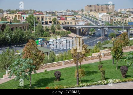 SAMARKAND, USBEKISTAN - 12. SEPTEMBER 2022: Blick auf das moderne Samarkand. Republik Usbekistan Stockfoto