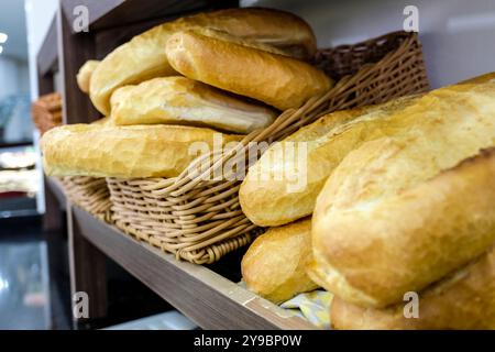 Brotbrot auf dem Regal Stockfoto