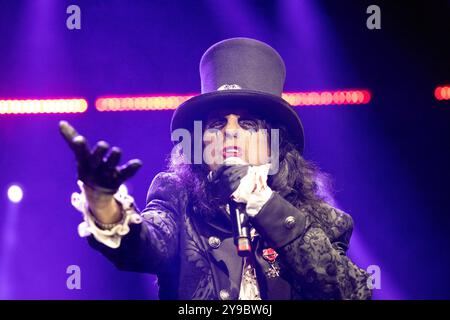 Alice Cooper, Konzert in der Max-Schmeling-Halle, Berlin, 09.10.2024 Alice Cooper live auf Too close for Comfort Tour in der Berliner Max-Schmeling-Halle am 09.10.2024. Berlin Max-Schmeling-Halle *** Alice Cooper, Konzert in Max Schmeling Halle, Berlin, 09 10 2024 Alice Cooper Live on Too Close for Comfort Tour in Max Schmeling Halle, Berlin am 09 10 2024 Berlin Max Schmeling Halle Copyright: XChristianxEnderx Stockfoto