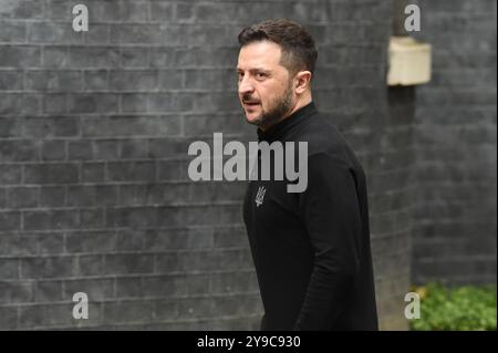 London, Großbritannien. Oktober 2024. Kier Starmer Premierminister des Vereinigten Königreichs trifft sich mit Wolodymr Zelenskyy Preident aus der Ukraine außerhalb der Downning Street Credit: MARTIN DALTON/Alamy Live News Stockfoto