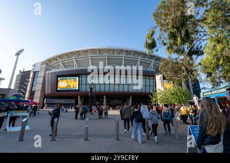 Adelaide, Australien. Oktober 2024. Adelaide, Australien, 10. Oktober 2024: Ein Blick außerhalb des Stadions während der FIFA Fussball-Weltmeisterschaft 2026 AFC Asian Qualifiers Runde 3 zwischen Australien und China PR im Adelaide Oval in Adelaide, Australien. (NOE Llamas/SPP) Credit: SPP Sport Press Photo. /Alamy Live News Stockfoto