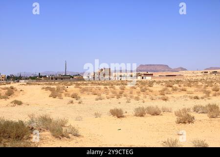 Jordanien im Nahen Osten - 15. Mai 2024: Kleines Dorf in der Wüste Stockfoto