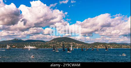 Regatta alter Segelboote von Saint Tropez, im Var, in der Provence Alpes Côte d'Azur, Frankreich Stockfoto