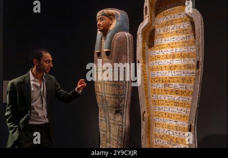 Besucher, Aussteller und Künstler auf der Frieze Masters Art Fair 2024 in Regent's Park, London, England, Großbritannien Stockfoto