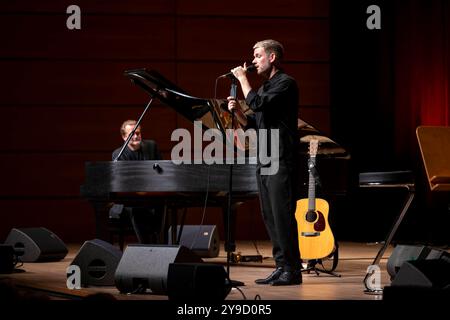 Sebastian Knauer & Johannes Strate - Klassik meets Pop, 07.10.24 Lübeck Schleswig-Holstein *** Sebastian Knauer Johannes Strate Klassik meets Pop, 07 10 24 Lübeck Schleswig Holstein Deutschland Copyright: XAgentur54Gradx/xFelixxKoenigx Stockfoto