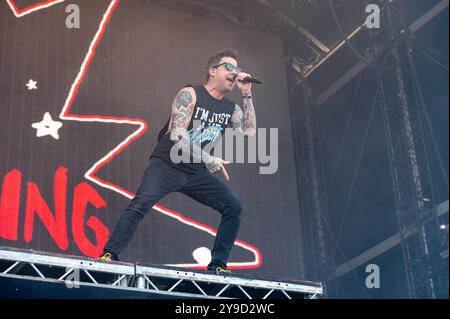 30. Juni 2024: Pierre Bouvier tritt mit Simple Plan beim Hellfest Open Air Festival in Clisson auf Stockfoto