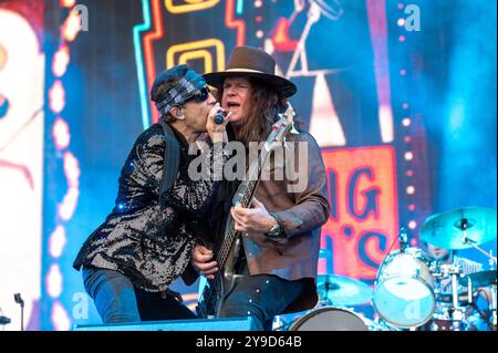 29. Juni 2024: Gary Cherone und Pat Badger treten mit Extreme auf dem Hellfest Open Air Festival in Clisson, Frankreich, auf Stockfoto